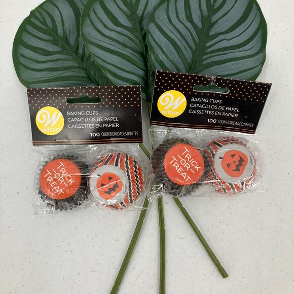 Wilton Orange White Stripe Dot Pumpkin Halloween Mini Baking Cupcake Cups Liners - Picture 1 of 4